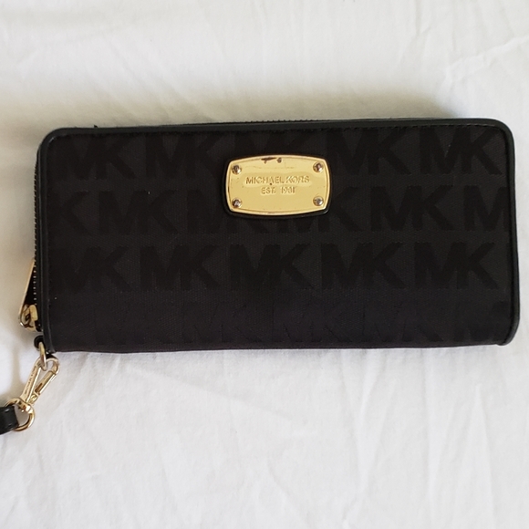 Michael Kors Handbags - Michael Kors Black Wallet Wristlet